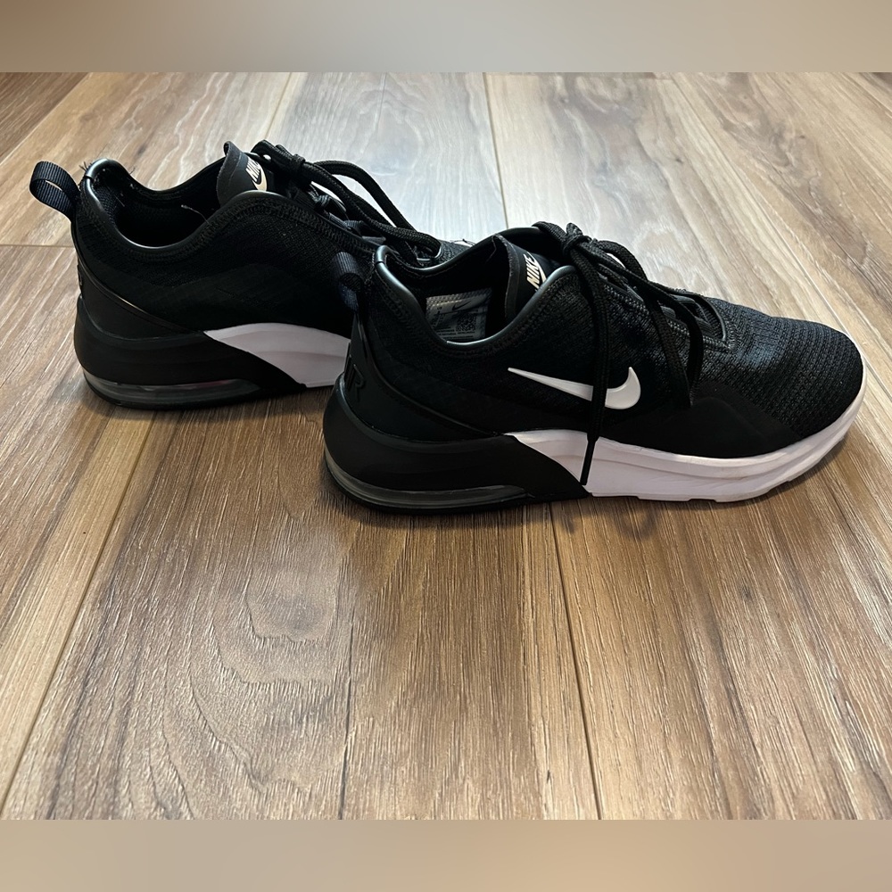 Nike women’s air max sneaker